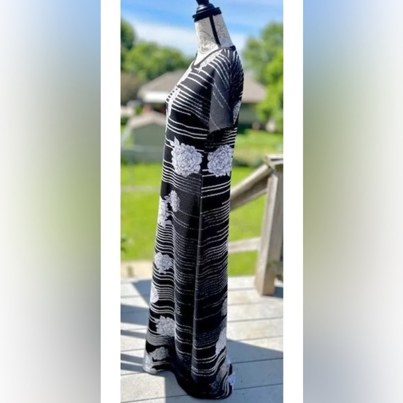 Lularoe Black & White Contrast Roses Maria Maxi Dress Size XS EUC!​​ - Picture 3 of 9